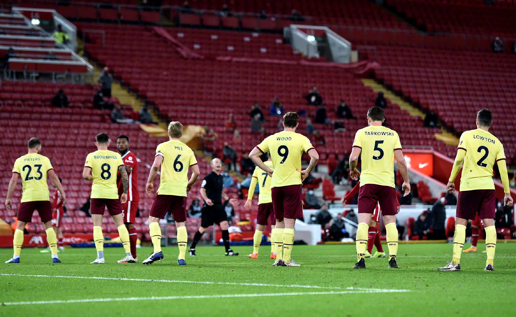 他们在防守 他们在防守